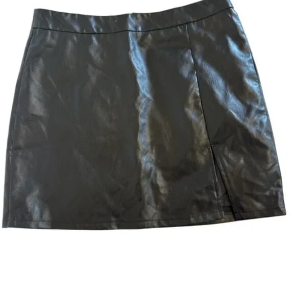 Faux Leather A-Line Mini Skirt Black Moto Edgy Classic Vegan Concert Size Large