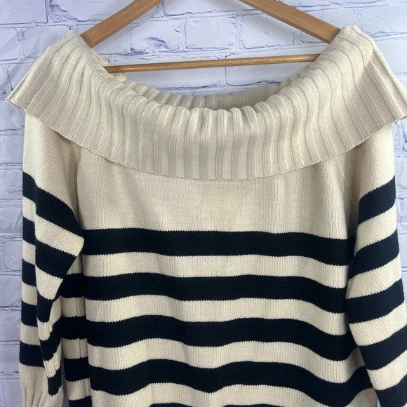 Le Lis Women's Off The‎ Shoulder Wide Collared Sweater Size Medium Cream/Black