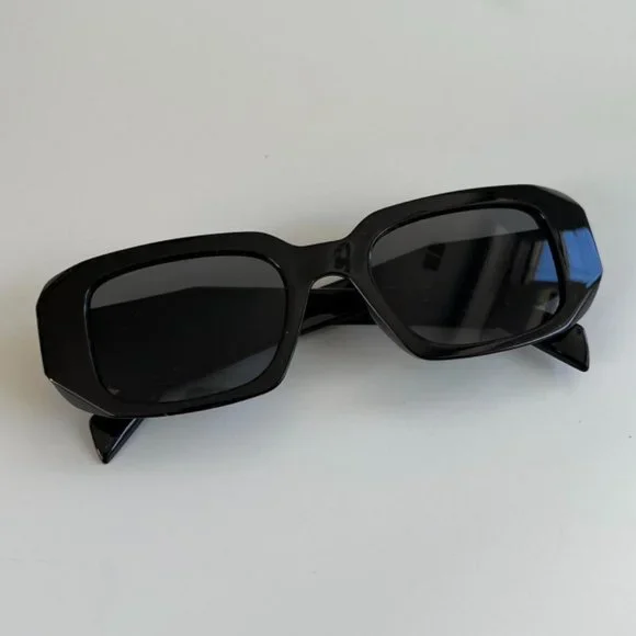 Y2K 2000s vintage designer style black surfer sunglasses