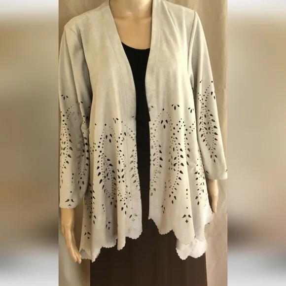 Chico's Cardigan Top Women’s Large  Cream Laser Cut Stretch Cottagecore EUC.New