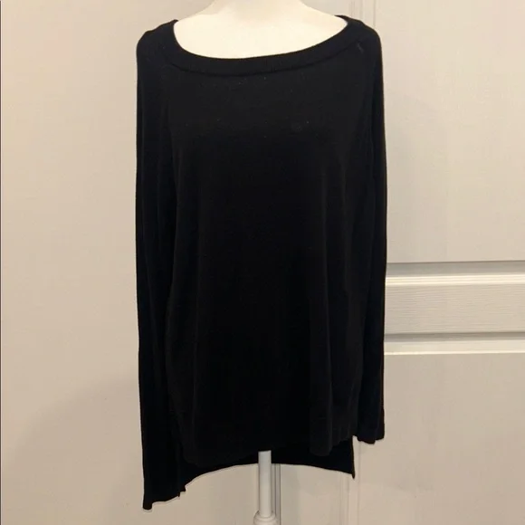 Lululemon Women’s Black Long Sleeve Sweater