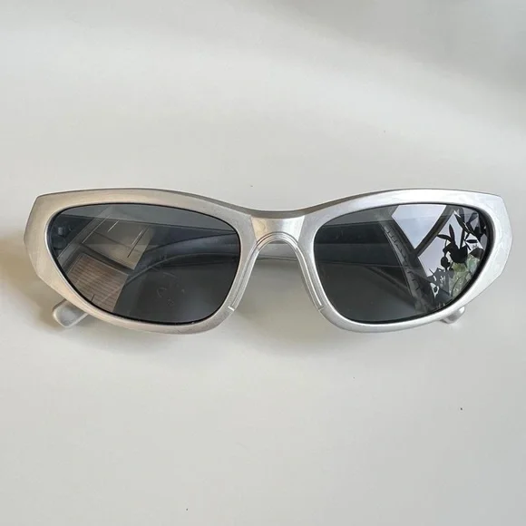 y2k 2000s vintage style chrome silver surfer sunglasses