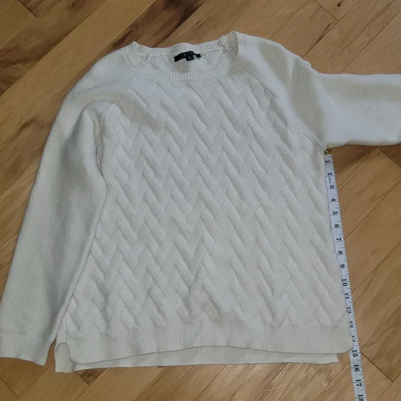 Cyrus Women's Cream Crewneck Sweater XL