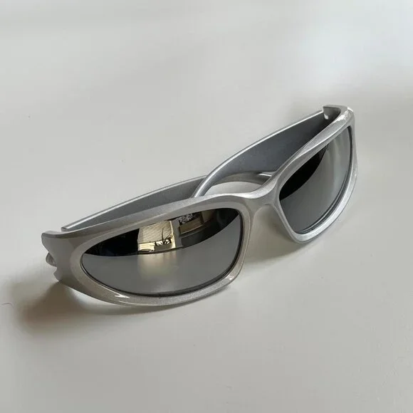y2k 2000s vintage style chrome silver surfer sunglasses