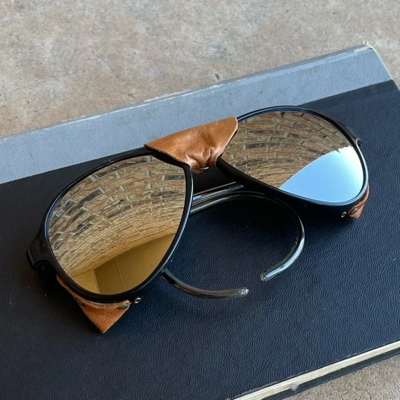 Vintage Ray Ban Bausch & Lomb Sunglasses GLACIER ARCTIC CATS LEATHER‎ SKI Logo