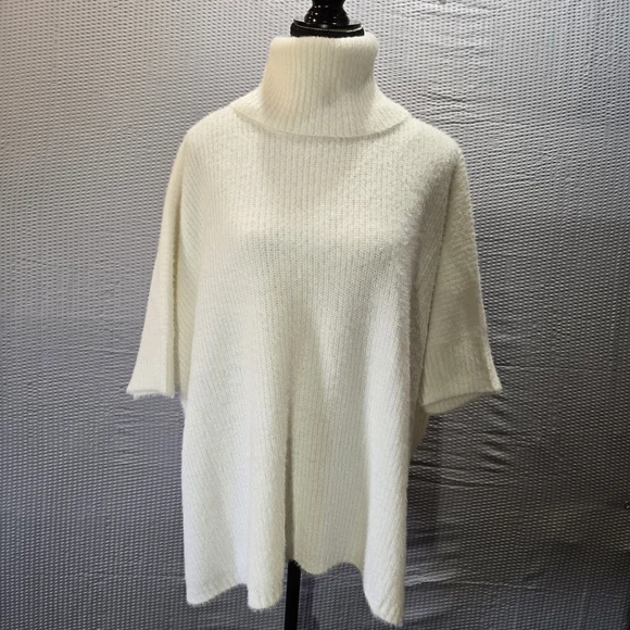 Hippie Rose White Turtleneck Sweater XS Cozy And Soft Doleman Sleeve