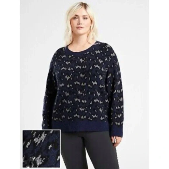 Athleta Hawthorn Textured Crew Sweater in Sahara Navy S