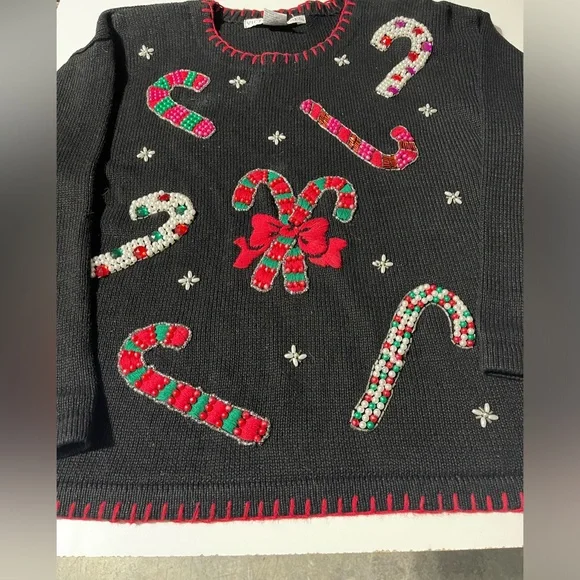 Vintage‎ Christmas sweater with shoulder pads heavily beaded