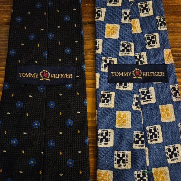 Tommy Hilfiger Silk Tie Bundle (2) Blue Geometric‎ & Black Floral Dot Pattern