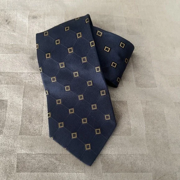 VTG Banana Republic Tie One Size Blue Silk Geometric Made Italy Woven Necktie