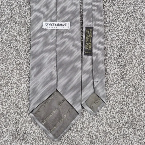 Giorgio Armani Cravatte Neck Tie Gray Herringbone Silk Blend Made in Italy