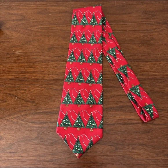Vtg Hallmark Holiday Traditions Mens Christmas Tree Design Tie Necktie 100% Silk
