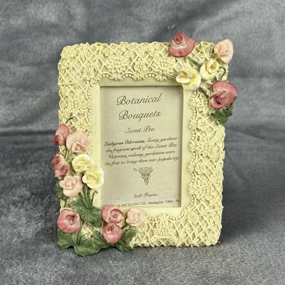 Botanical Bouquets Sweet Pea Resin Picture Frame Lace Floral Hand-Painted Dezine