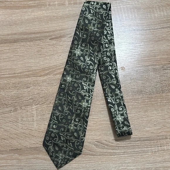 Brand Q Elegant Floral Patterned Tie