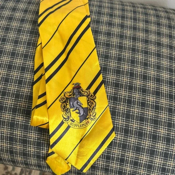 Harry Potter Hufflepuff Necktie Adult OS‎ Yellow Black Striped Wizarding World