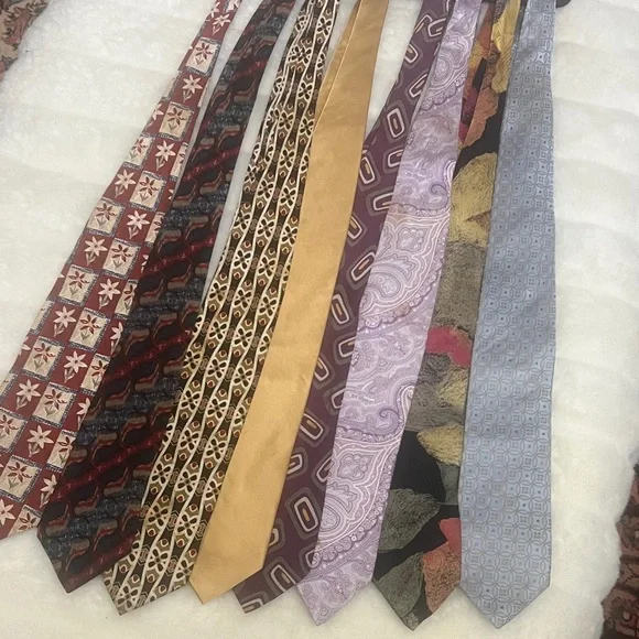 Elegant bundle of 8 hundred percent silk Men's Tie Collection