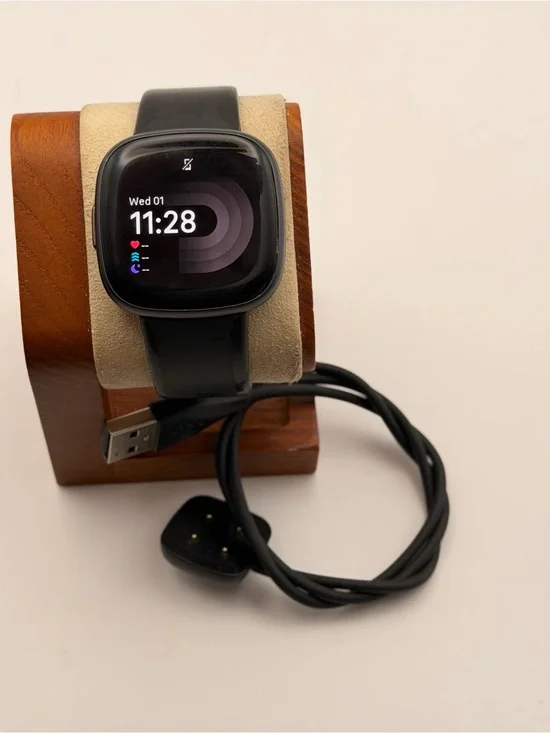 Fitbit Versa 4, Tested, Very Good, Charger Included, Black, Smartwatch