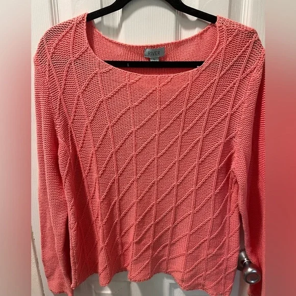 Pink Crew Neck Sweater with Geometric Knit Pattern