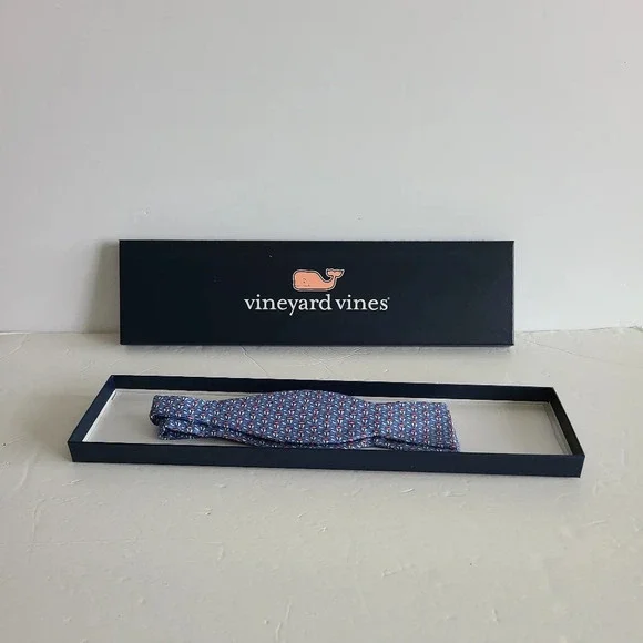 Vineyard vines adjustable bow tie silk  -ship print