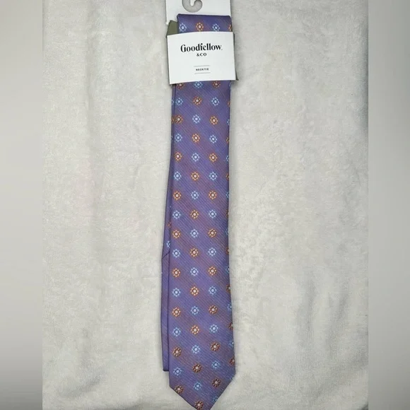 Good fellow & Co Men's Purple Floral   Neck Tie One Size