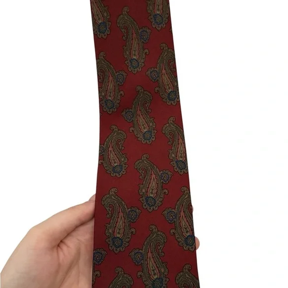 Paul Stuart 100% Silk Tie Made in Italy Red Paisley Classic Designer