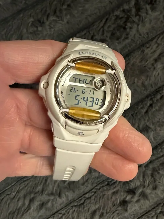 White Digital Sports Smartwatch - Women's Durable Wearable