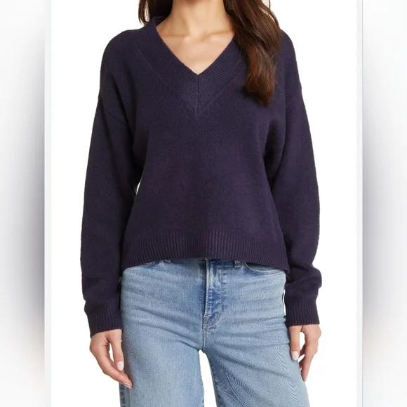 Open Edit  V-Neck Navy Sweater Relaxed Fit Long Sleeves size MEDIUM