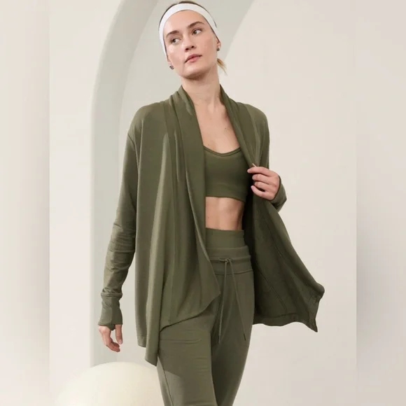 Athleta Pranayama Restore Wrap // Moss