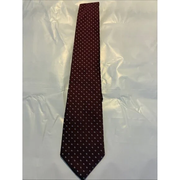 Club Room Men's Burgundy Silk Tie with Small Geometric Motifa