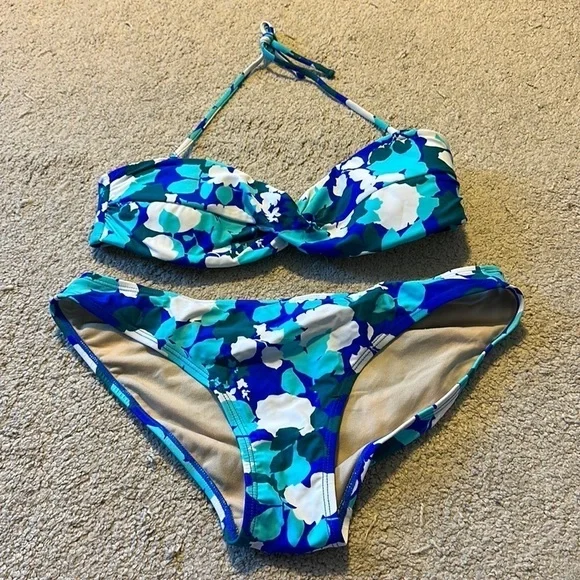 GAP women’s bikini; size medium