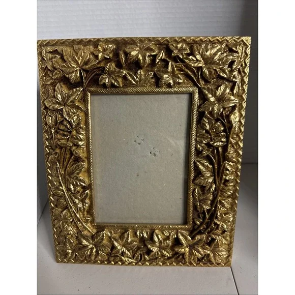 VTG‎ Gold Ornate Cherub Resin Picture Frame 4.25 X 6.25