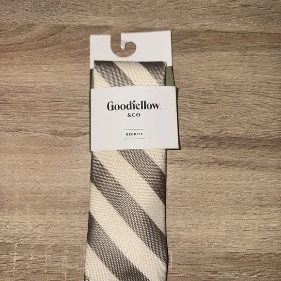 NWT Goodfellow & Co Solid Satin Neck Tie‎ – Taupe Stripe – 58