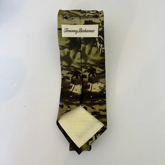 Tommy Bahama Silk‎ Necktie Olive Green Tropical Palm Tree Island Theme