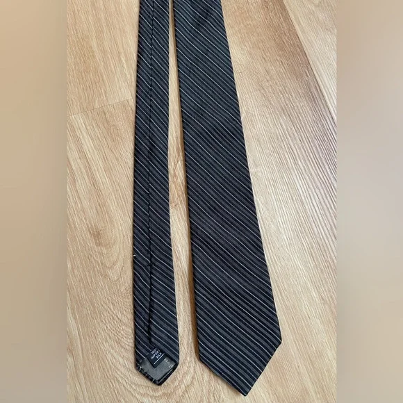 Calvin Klein men’s silk tie gray black stripes