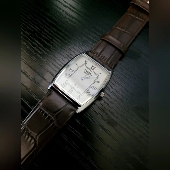 Mint Condition - Men's Slim Seiko Tank Barrel Wrist Watch 33mm‎ Leather