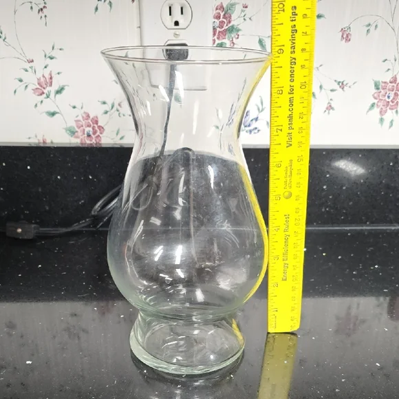 MAKE OFFER. Medium Elegant Clear Glass Vase