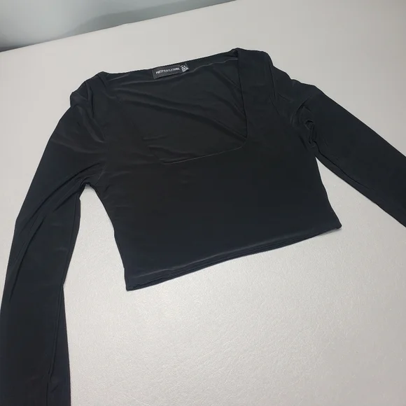 prettylittlething solid black boat neck long sleeve crop top women's 4