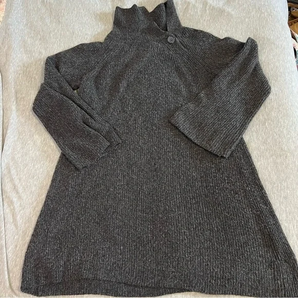 Max Studio Gray Tunic Sweater with Turtleneck