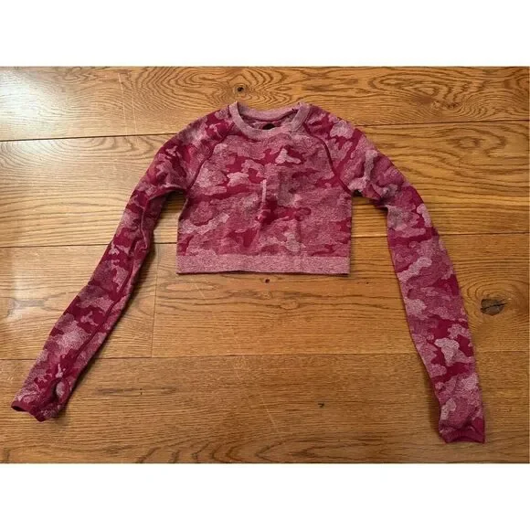 Seamless Pink Camo Cutout Back Cropped Long Sleeve – Size Small