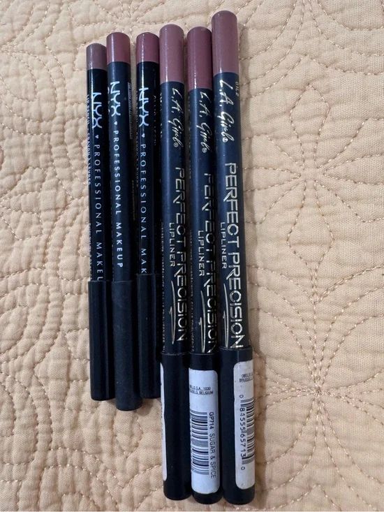 Bundle of 6 lip liners