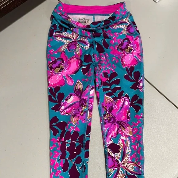 Lilly Pulitzer Girls Luxletic Weekender Leggings NWOT size M ( 6-7)