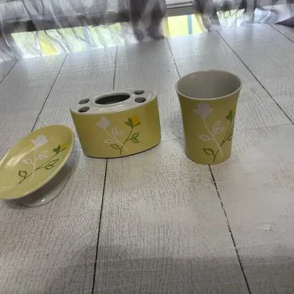 Porcelain Rose Bathroom Accessory 3 Piece Set