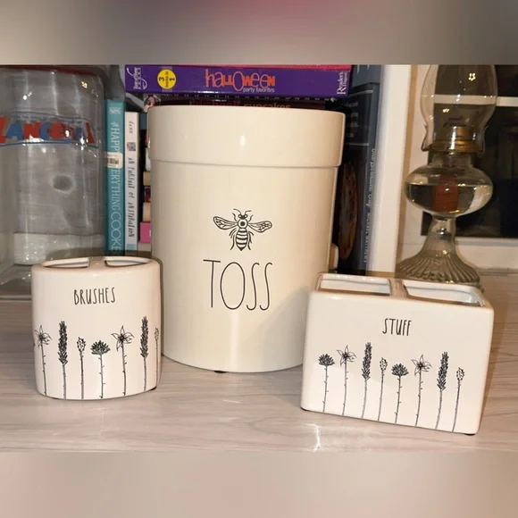 SALE~~NEW Rae Dunn Ceramic Bathroom Bath Set ‘Brushes’ & ‘Stuff’ Holders
