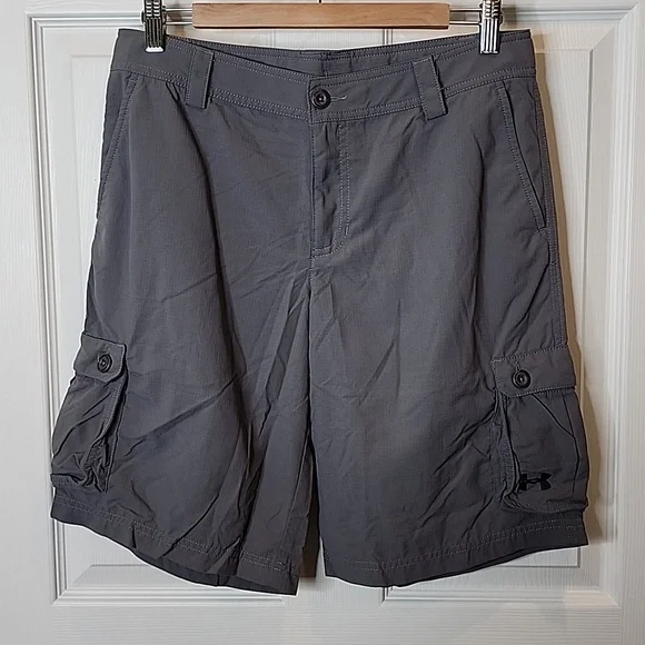 Under Armour Cargo Shorts in Gray Adjustable Waist, Size Youth XL Loose