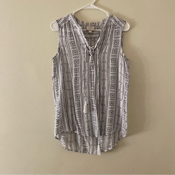 St. John’s Bay blue and white patterned summer sleeveless top comfortable casual