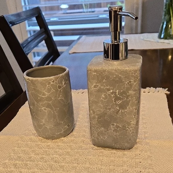 NWOT Grey Urban Habitat Peyton Series Ceramic Bathroom Cup And Soap Dispenser