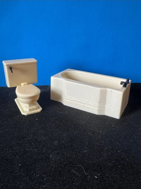 Vintage Renwal plastic dollhouse furniture pieces 1940s-50s set of 2