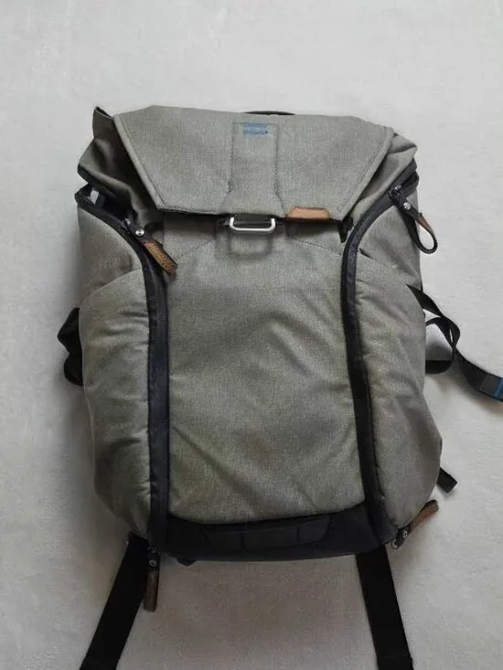 Peak Design The Everyday Backpack 20L - beat up but functional