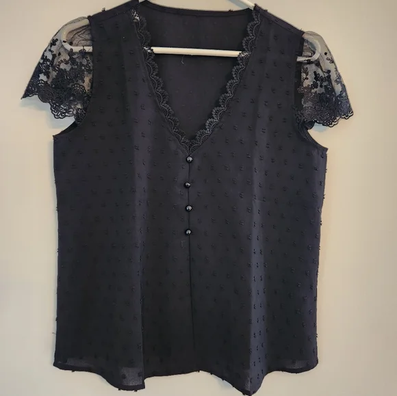 (4 For $20)Wonens Black Blouse with Lace Cap Sleve Stylish Buttons.  Size SP.