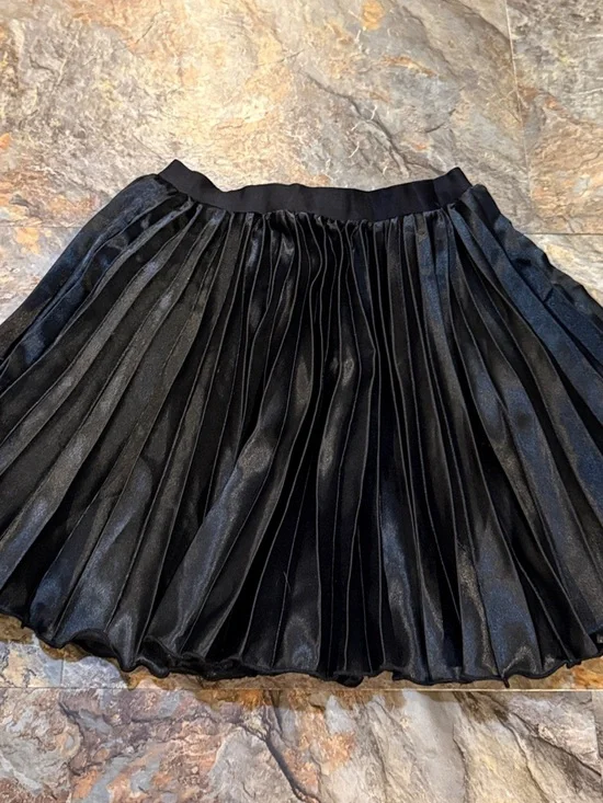 Girls size 8-9Y Black Pleated Skirt H&M